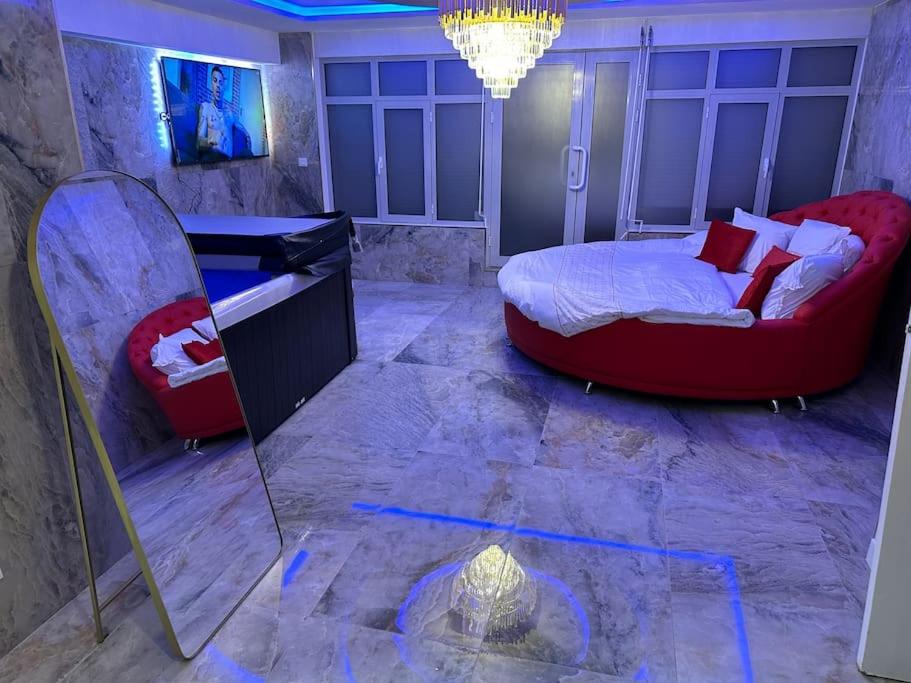 Fotografia z galérie ubytovania Golden Love - Jacuzzi v destinácii Rouen