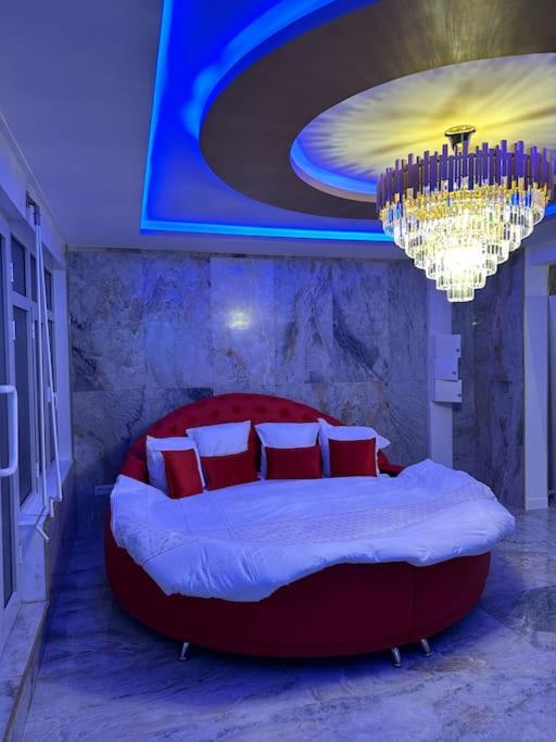 Fotografia z galérie ubytovania Golden Love - Jacuzzi v destinácii Rouen