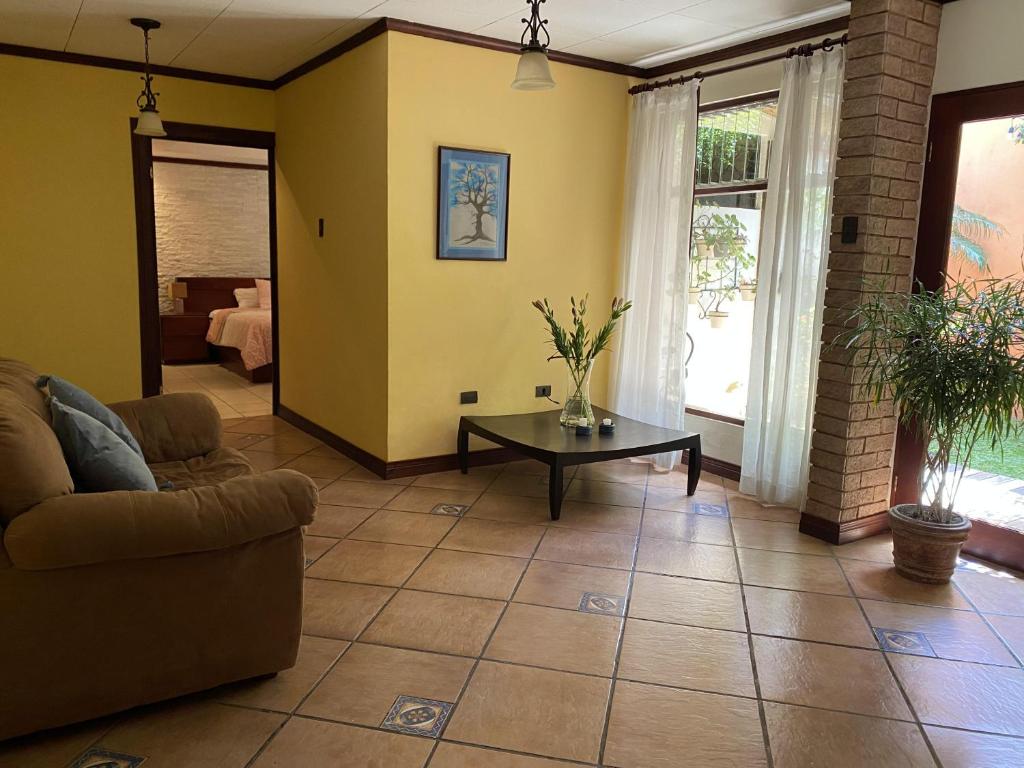 Rohrmoser Casa Simon - 2 habs - Sonia Brenes