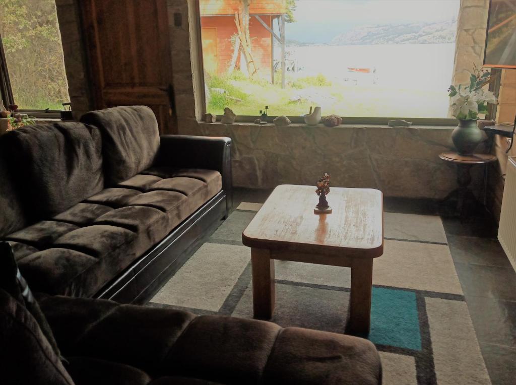 a living room with a couch and a coffee table at Cabañas Paraíso in Puerto Tranquilo