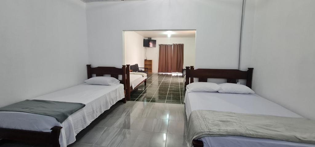 Sleep&Go! Two rooms Four beds double A C Siquirres Centro - Family Room