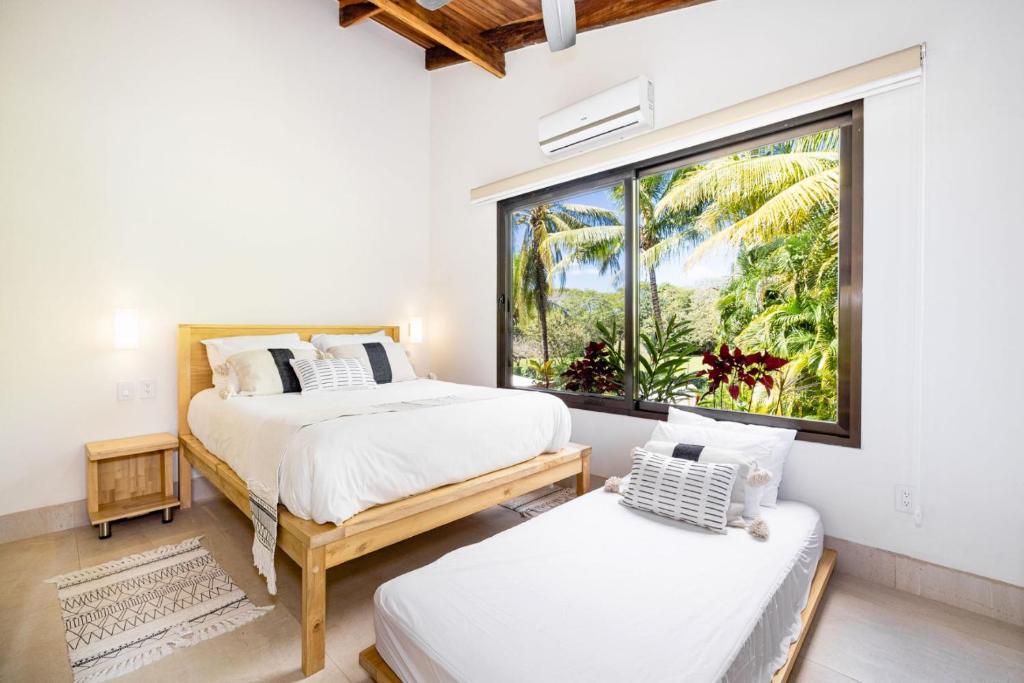 Postel nebo postele na pokoji v ubytování Cafe Playa Negra Hotel