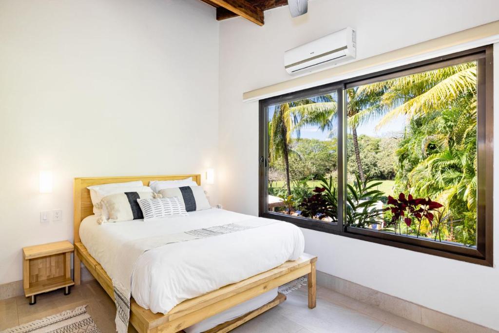 Postel nebo postele na pokoji v ubytování Cafe Playa Negra Hotel