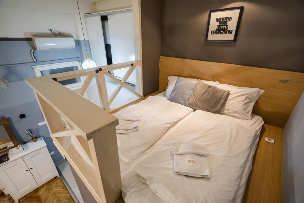 Postel nebo postele na pokoji v ubytování Z44- Boutique Apartment, Best Location. By BQA