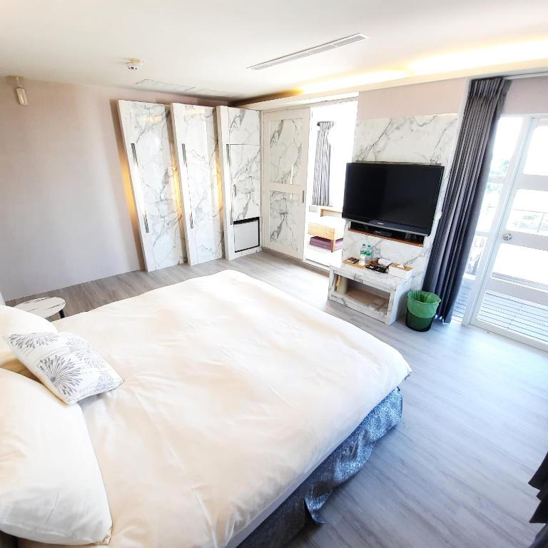 Postel nebo postele na pokoji v ubytování Lanhiwan Inn