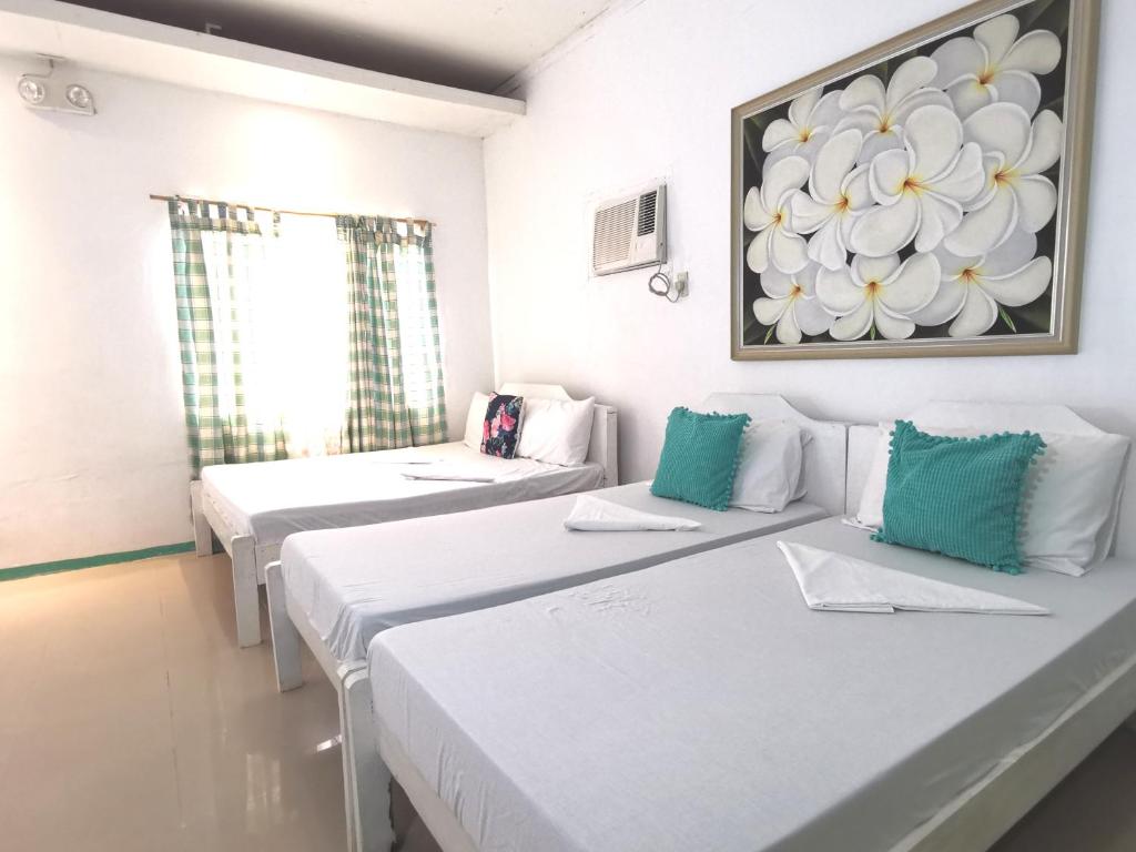 Postel nebo postele na pokoji v ubytování La Vida Hostel Samal Island