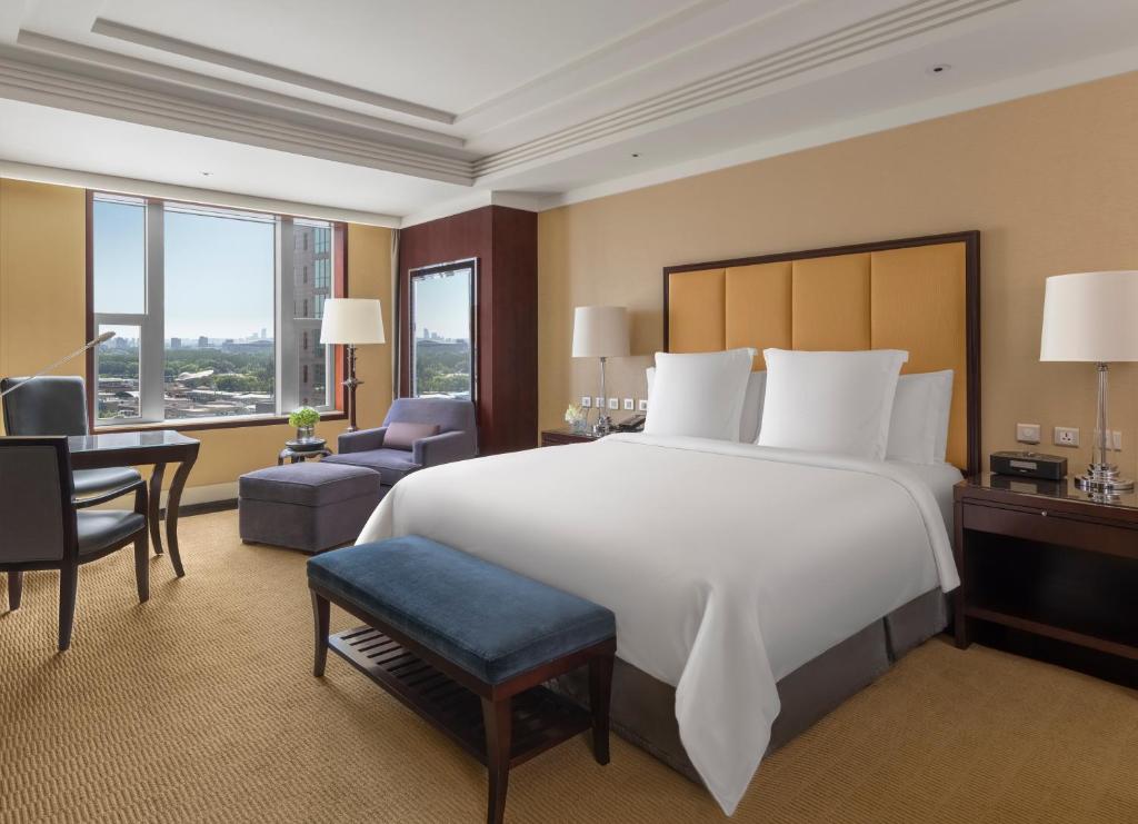 Postel nebo postele na pokoji v ubytování Four Seasons Hotel Beijing