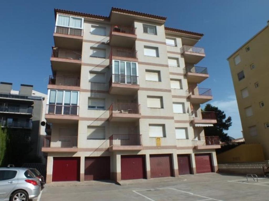 Appartement lumineux avec vue mer, balcon, parking, clim et cuisine équipée à Roses
