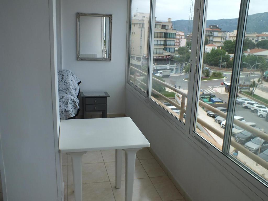 Balkón alebo terasa v ubytovaní Encantador apartamento de 1 habitación con piscina y jardín en Roses Santa-Margarita - ES-204-24