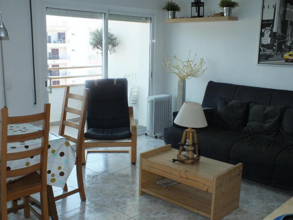 Posezení v ubytování Apartamento en Rosas Santa-Margarita, con vistas al mar, piscina, y acceso directo a la playa - ES-204-42