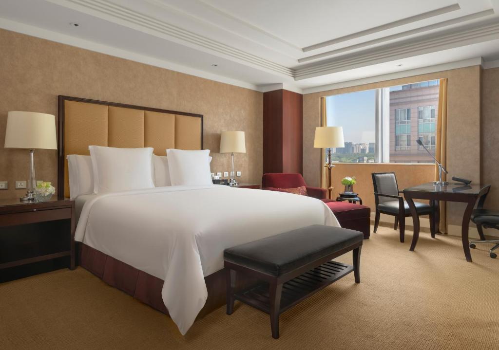 Postel nebo postele na pokoji v ubytování Four Seasons Hotel Beijing