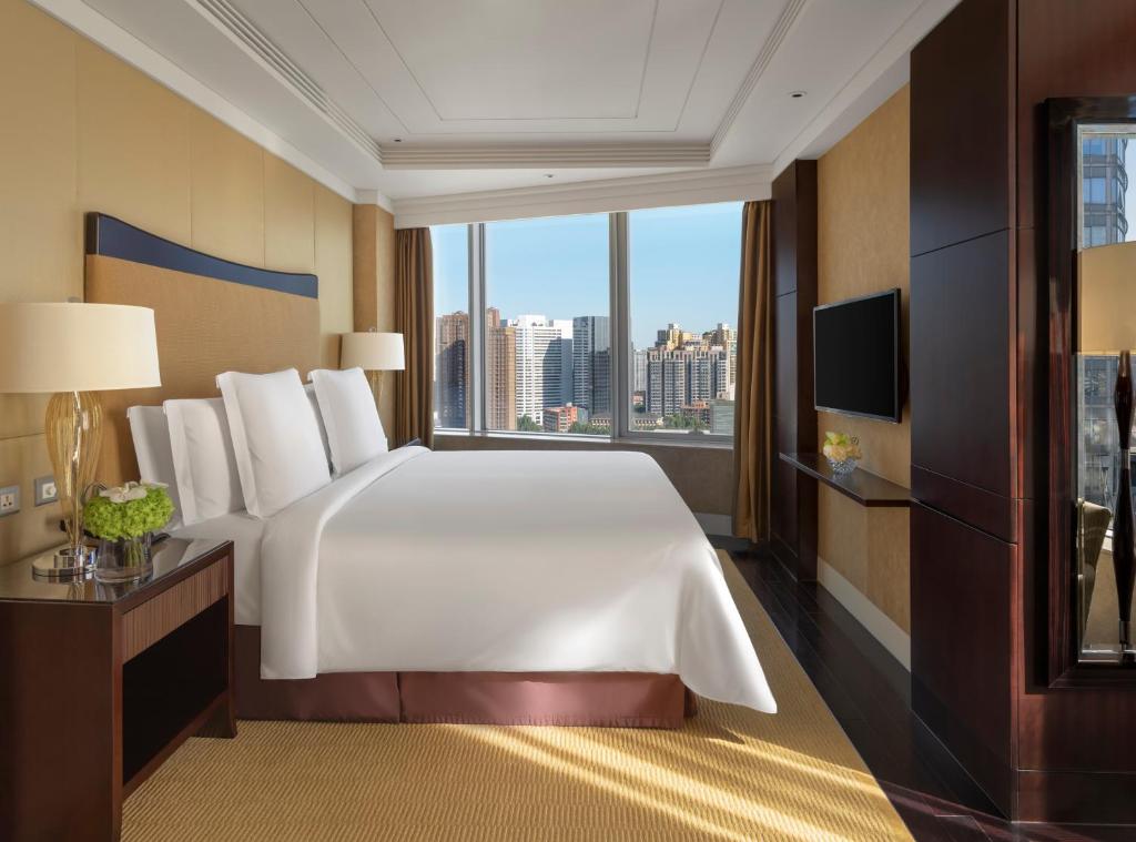Postel nebo postele na pokoji v ubytování Four Seasons Hotel Beijing