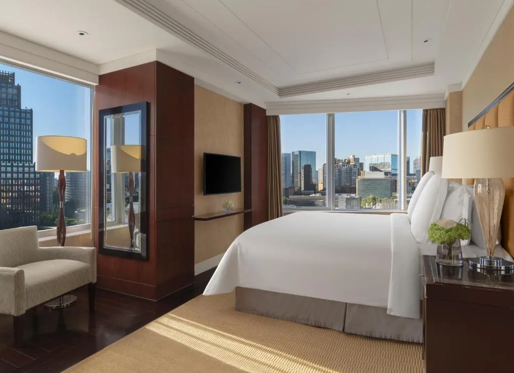 Ambassador Suite with Skyline View