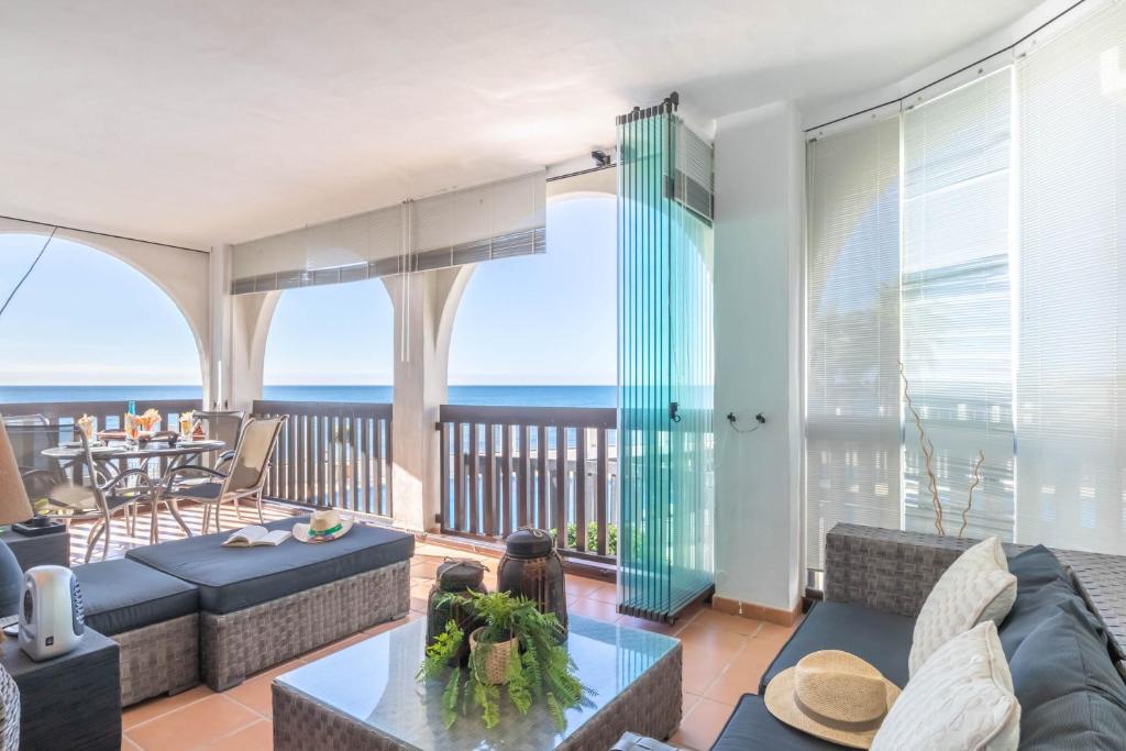 A seating area at Puerta del mar 2 - Happy Rentals