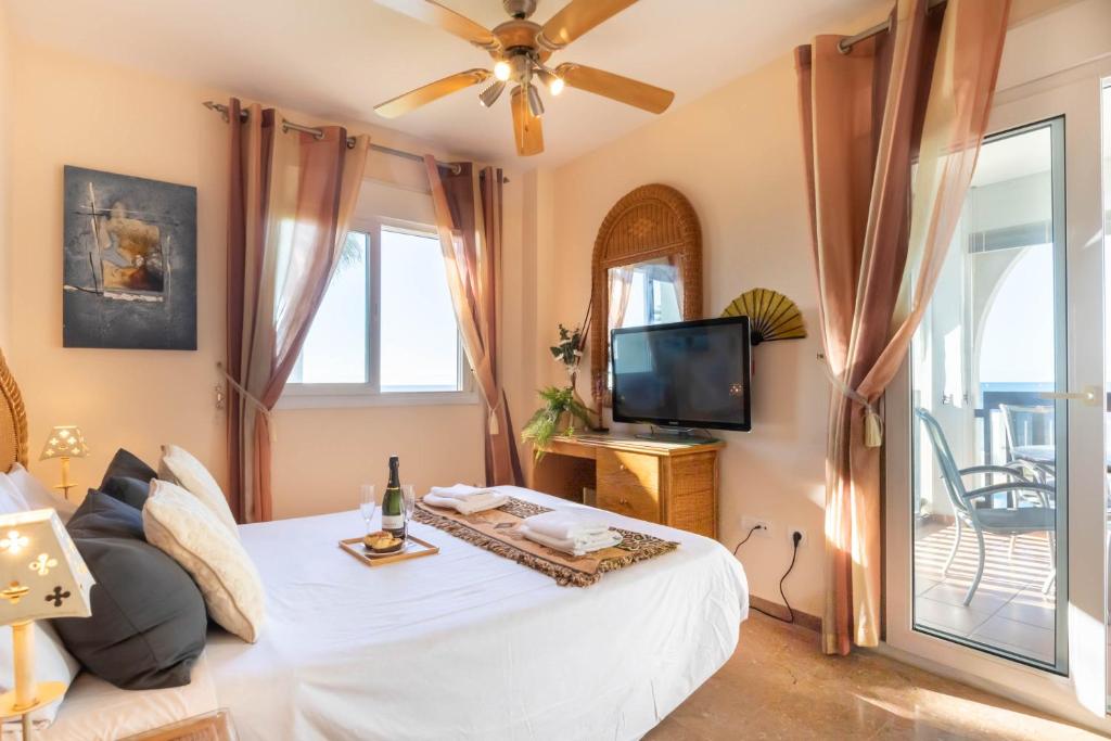 A television and/or entertainment centre at Puerta del mar 2 - Happy Rentals