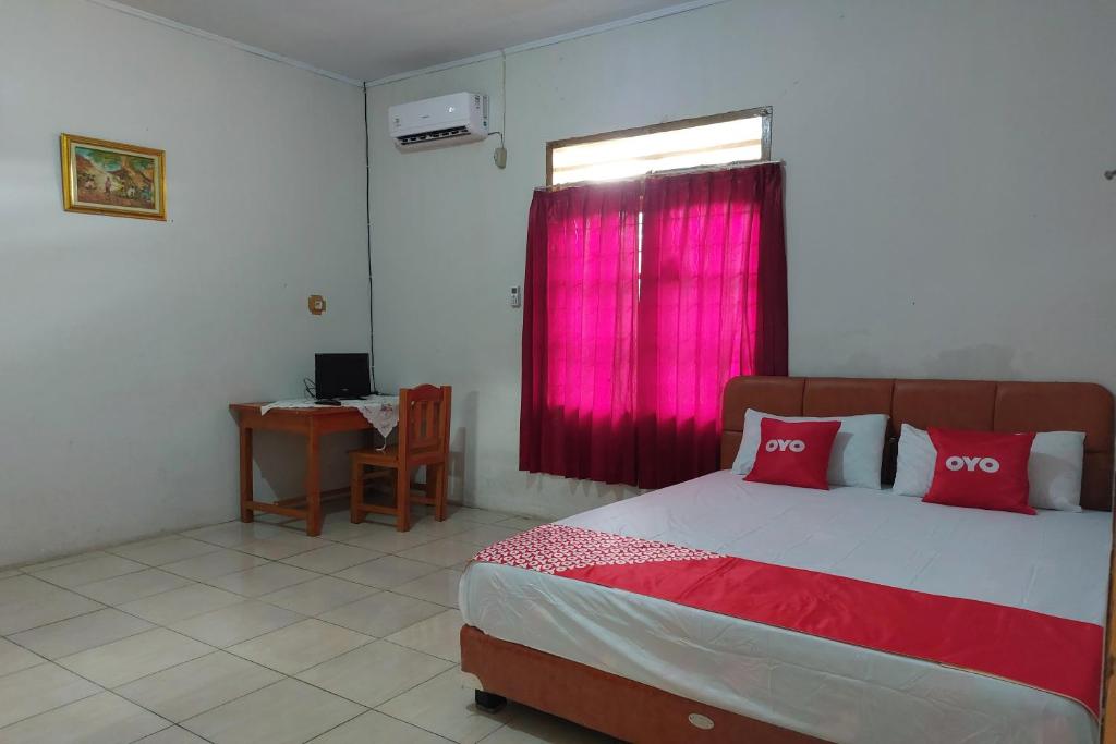 Postel nebo postele na pokoji v ubytování OYO 92041 Hotel Borneo
