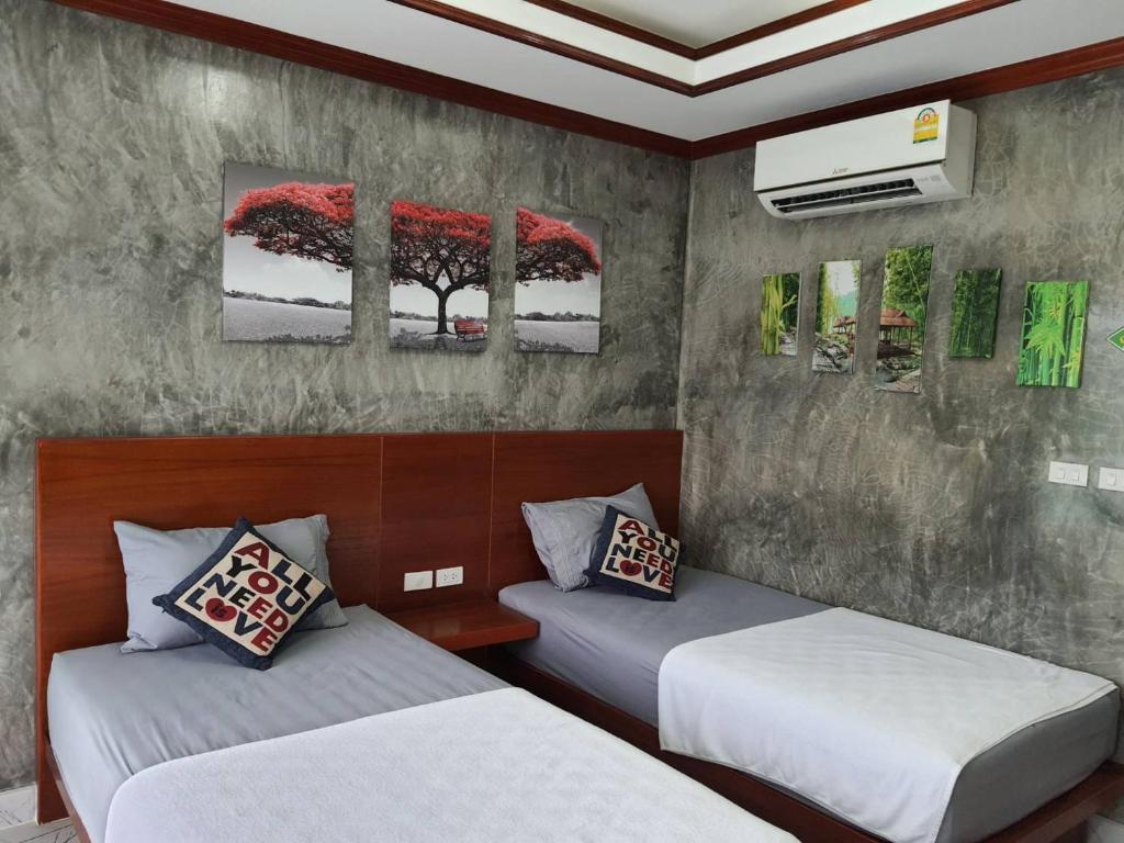 Postel nebo postele na pokoji v ubytování Areeya Phubeach Resort Coliving Coworking