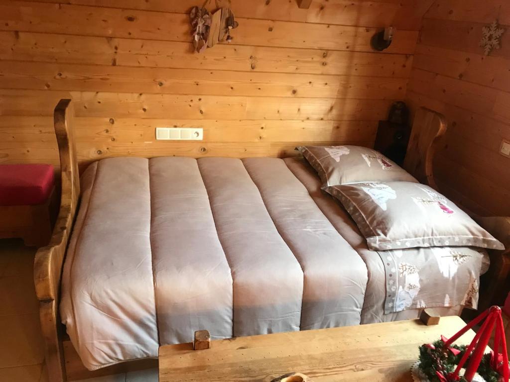 Voodi või voodid majutusasutuse Chalet Colline et Lou toas