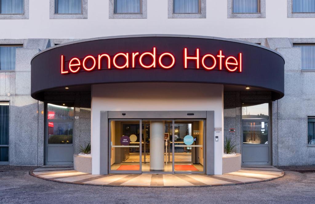 The facade or entrance of Leonardo Hotel Verona