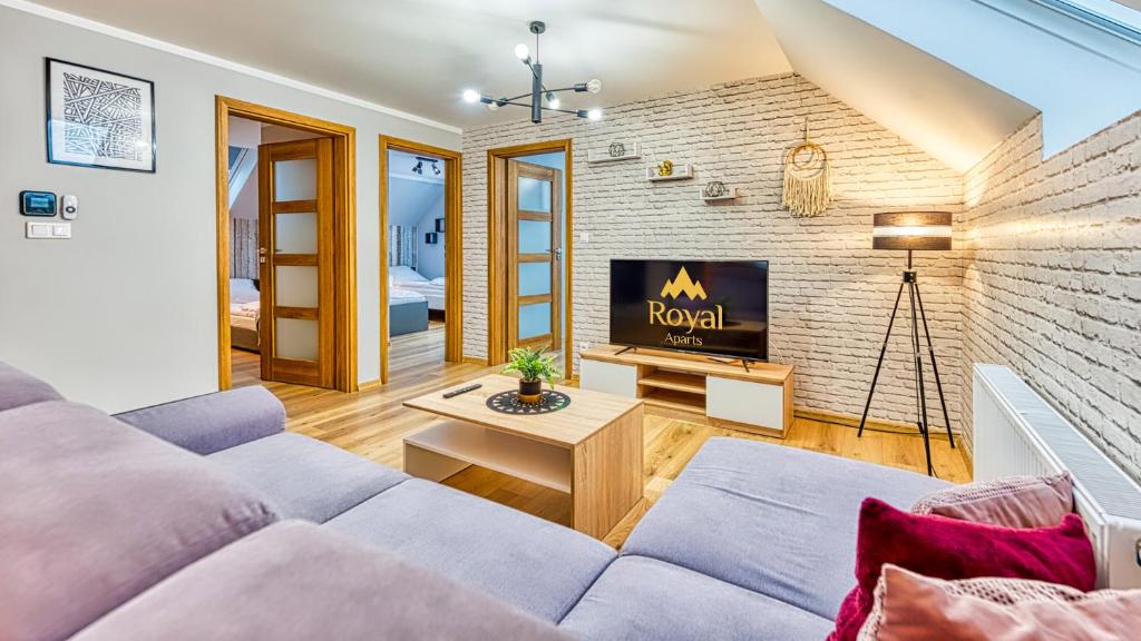 Televízia a/alebo spoločenská miestnosť v ubytovaní Apartament Cicha 5 VIP z SAUNĄ by Royal Aparts