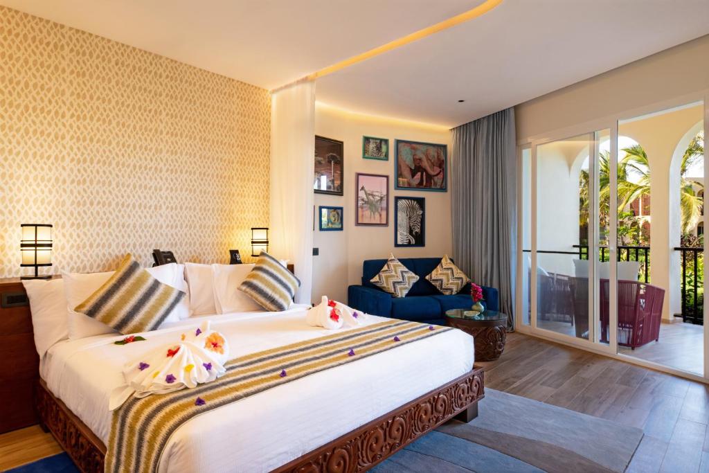 Postel nebo postele na pokoji v ubytování The Mora Zanzibar - Luxury All Inclusive