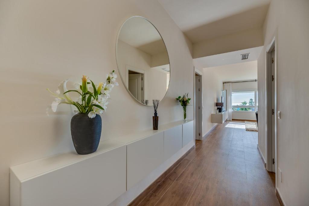 Fotografie z fotogalerie ubytování VACATION MARBELLA I Top 1 Puerto Banus Sea Front Rental, Renovated v destinaci Marbella