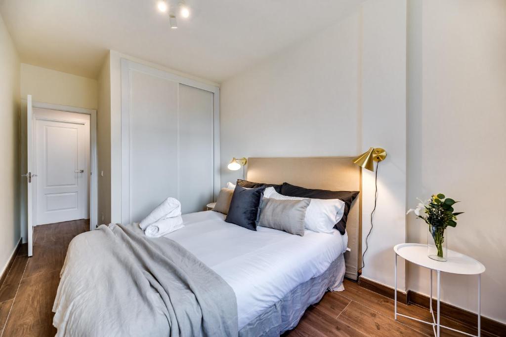 Postel nebo postele na pokoji v ubytování VACATION MARBELLA I Top 1 Puerto Banus Sea Front Rental, Renovated