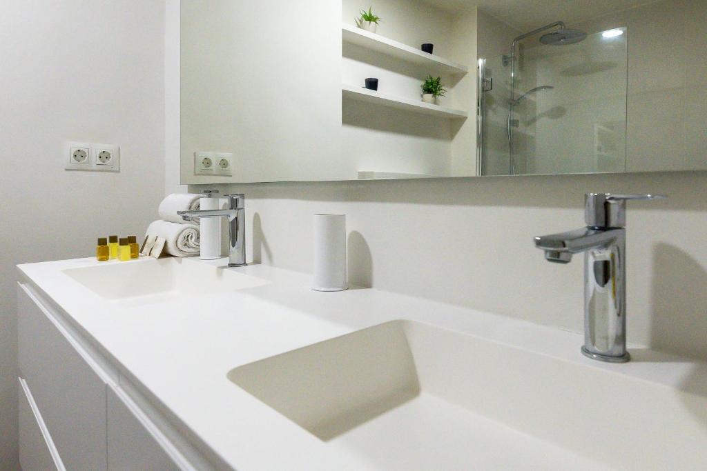 Koupelna v ubytování VACATION MARBELLA I Top 1 Puerto Banus Sea Front Rental, Renovated
