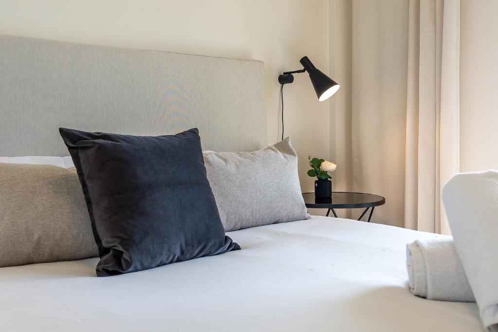 Postel nebo postele na pokoji v ubytování VACATION MARBELLA I Top 1 Puerto Banus Sea Front Rental, Renovated