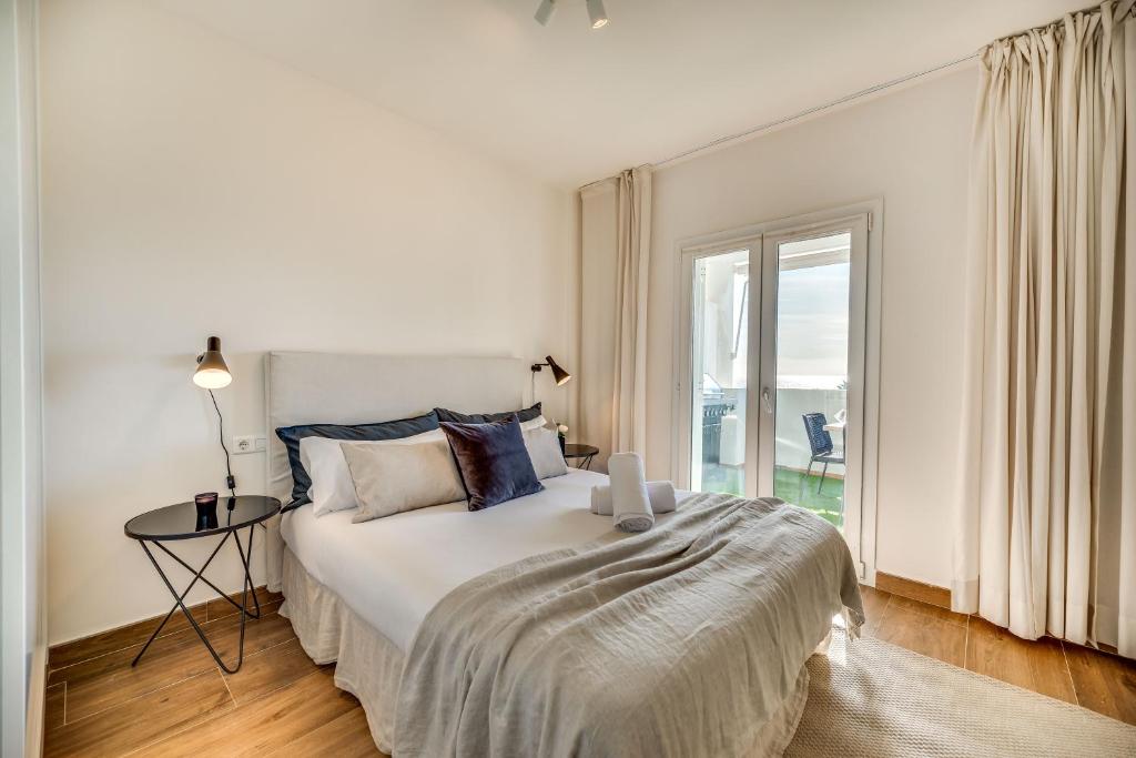 Postel nebo postele na pokoji v ubytování VACATION MARBELLA I Top 1 Puerto Banus Sea Front Rental, Renovated