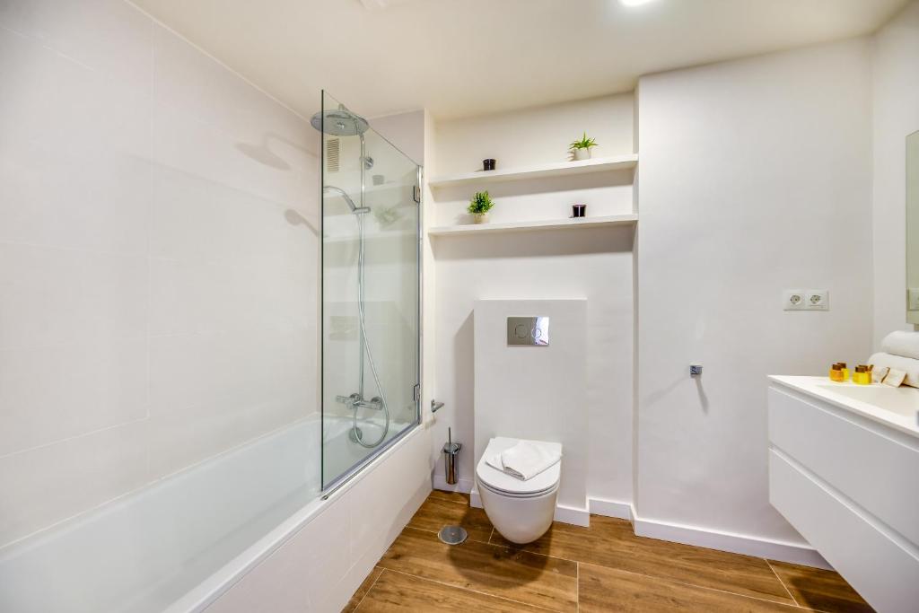 Koupelna v ubytování VACATION MARBELLA I Top 1 Puerto Banus Sea Front Rental, Renovated