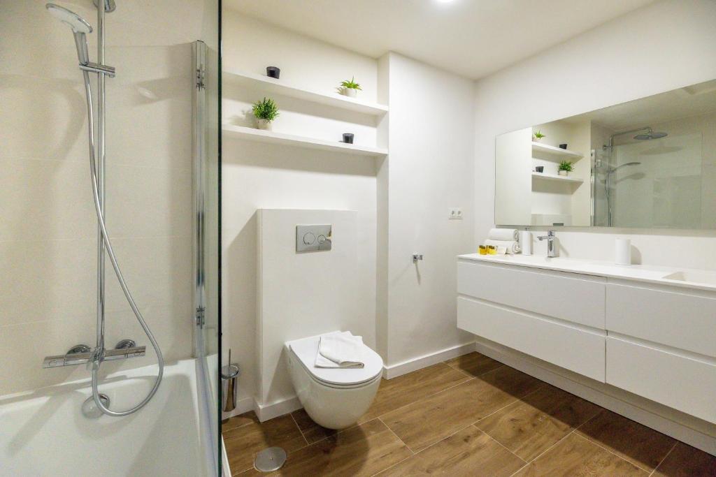 Koupelna v ubytování VACATION MARBELLA I Top 1 Puerto Banus Sea Front Rental, Renovated