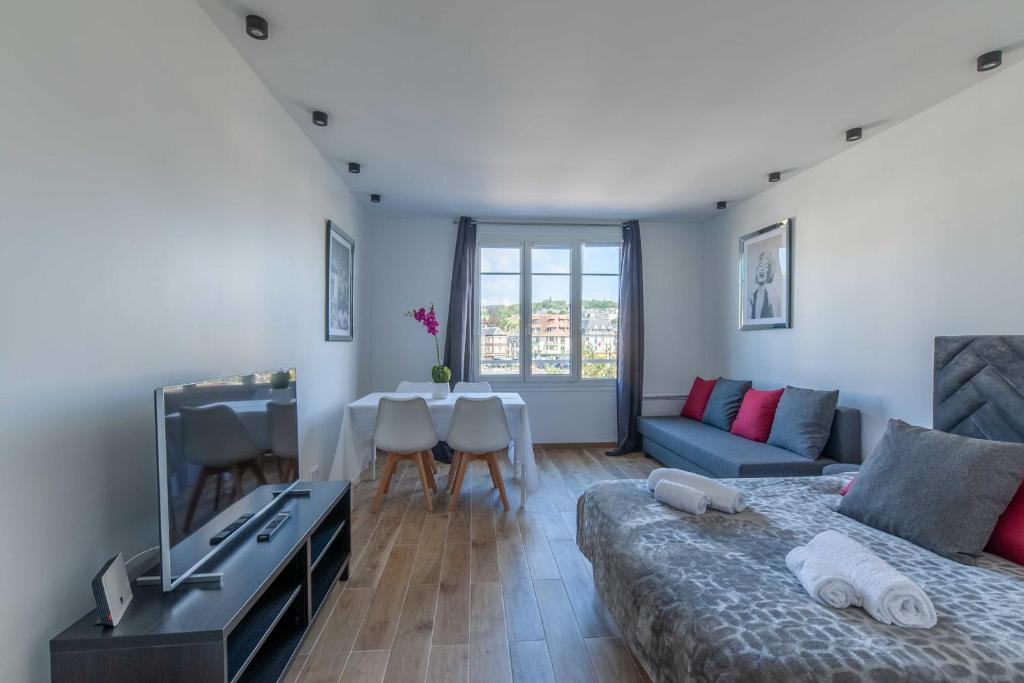 Posedenie v ubytovaní Large studio for 4 people near Port Deauville