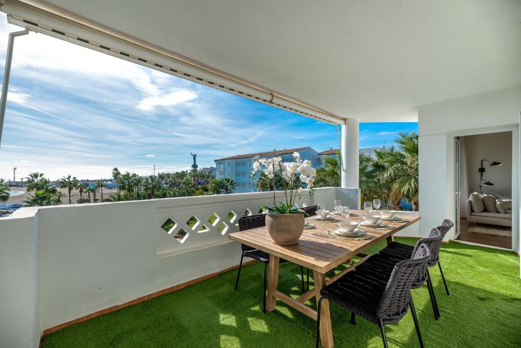 Balkón nebo terasa v ubytování VACATION MARBELLA I Top 1 Puerto Banus Sea Front Rental, Renovated