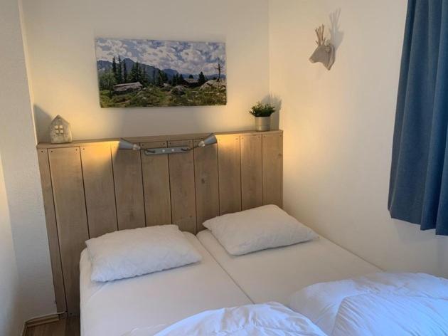 two beds sitting next to each other in a room at Appartement Rothaarsteig in Medebach