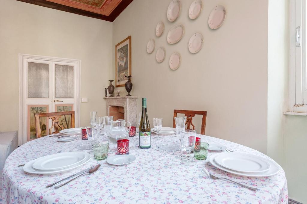 Fotografie z fotogalerie ubytování Marina Apartment, Unique, Authentic, Beachfront, 2 Aircondo BDR , 2BHT, easy to Train or 300mt walk from Private Parking v destinaci Vernazza