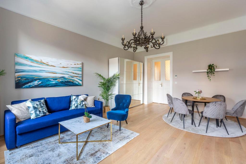 Posedenie v ubytovaní Luxury Elizabeth Residence next to the New York Café