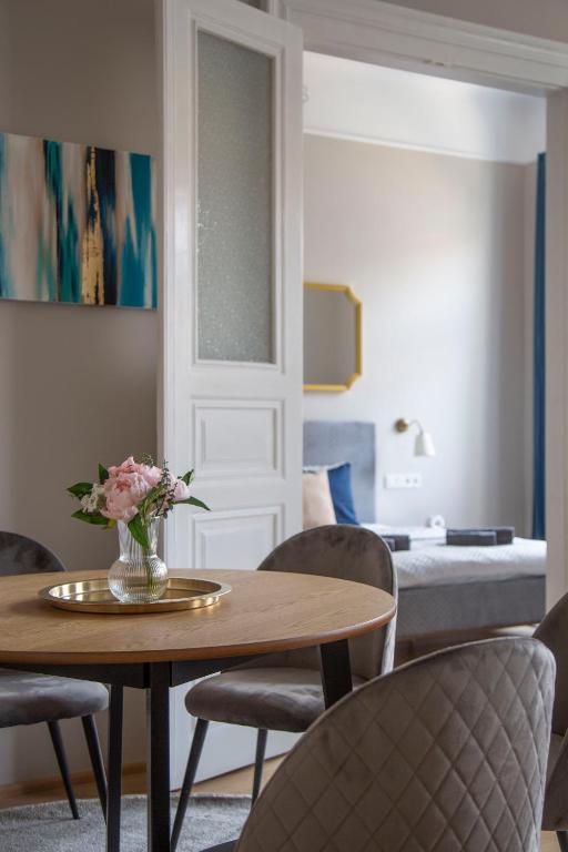 Posedenie v ubytovaní Luxury Elizabeth Residence next to the New York Café