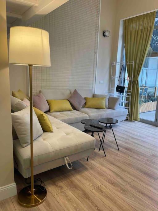 Lovely apartment in Pogradec city with a lake view - Image 9