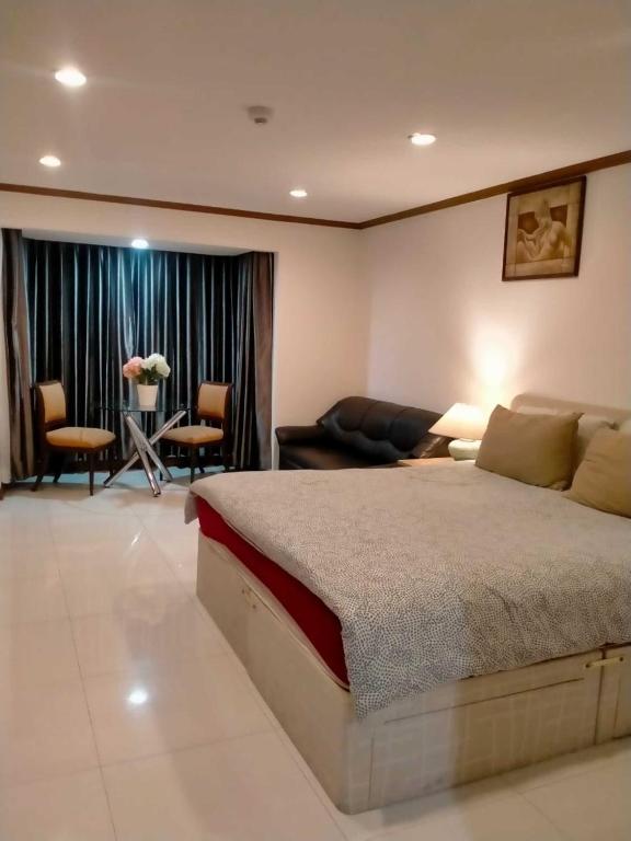 Omni Tower Nana Bangkok - Serviced Apartment on Sukhumvit Soi 4