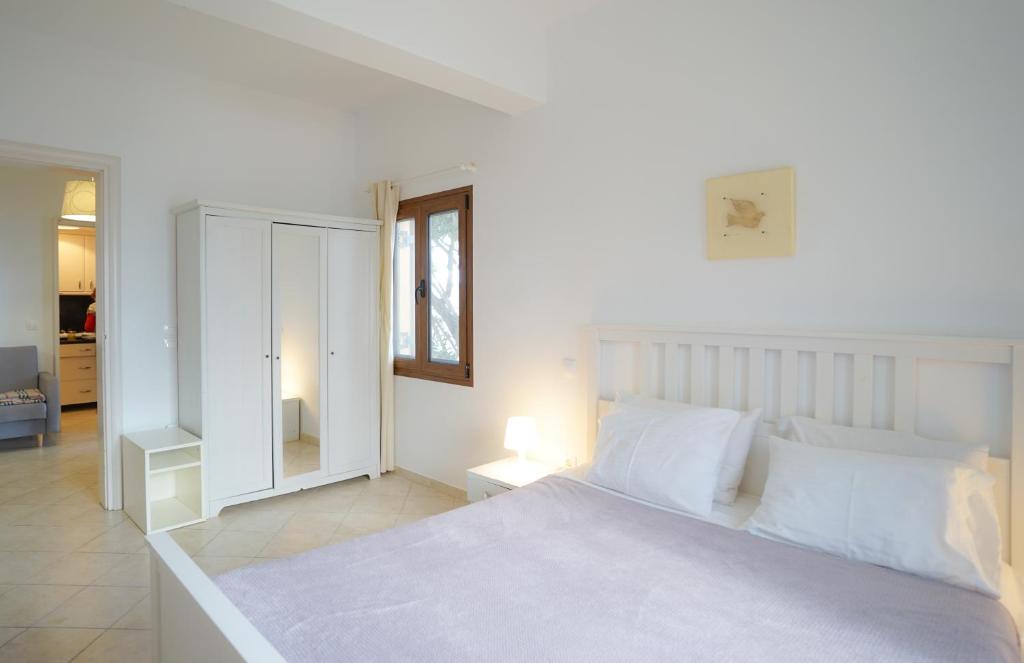 Fira Central Apartments with Veranda - 16