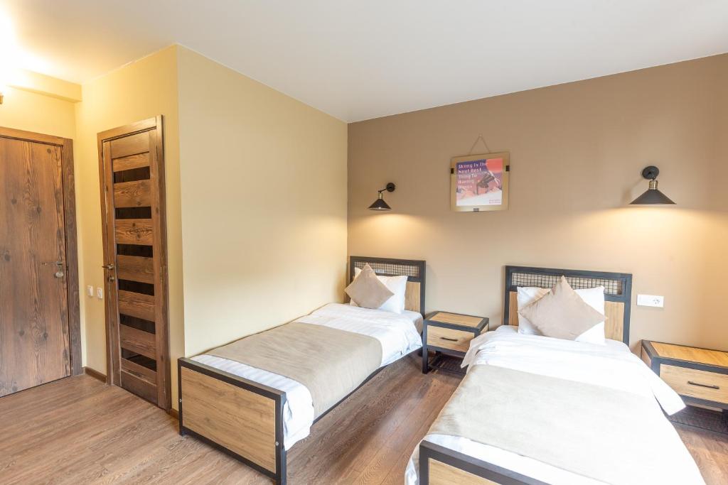 Postel nebo postele na pokoji v ubytování Pine Chalets by KA Group