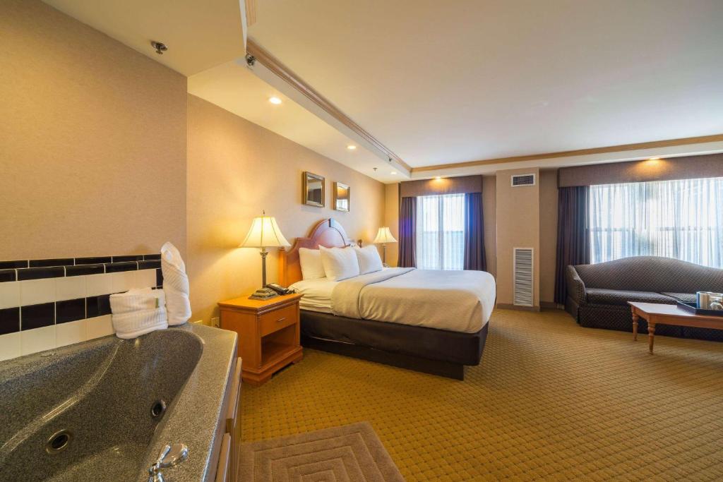 Ambassador Hotel Milwaukee, Trademark Collection by Wyndham - King Suite - No Fumadores