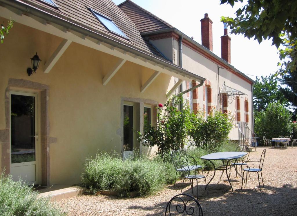 Loisy - Lovely Holiday House with Swimming Pool - Huis Met Twee Slaapkamers