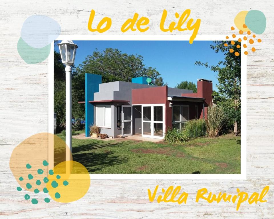 a picture of a house with a street light at Lo de Lily_Rumipal in Villa Rumipal