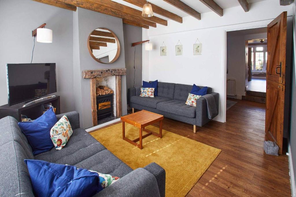 Host & Stay - The Snug