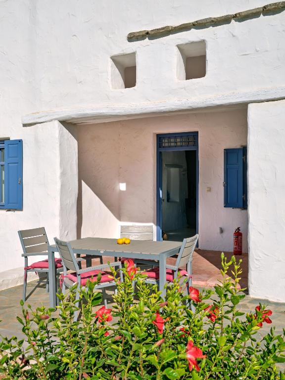 Fotografia z galérie ubytovania Nola Traditional Villa with pool and amazing sea views, Paros v destinácii Kampos Paros