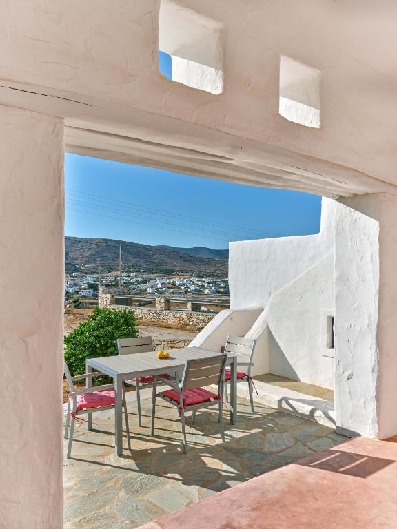 Fotografia z galérie ubytovania Nola Traditional Villa with pool and amazing sea views, Paros v destinácii Kampos Paros