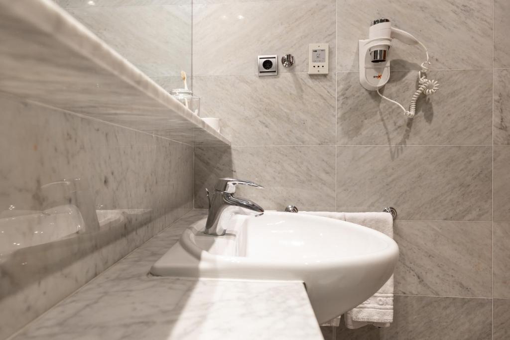 
Double or Twin Room (1-2 Adults)
