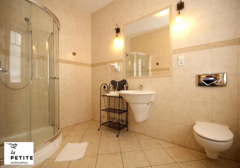 La Petite APARTMENTS & ROOMS - Resim 25